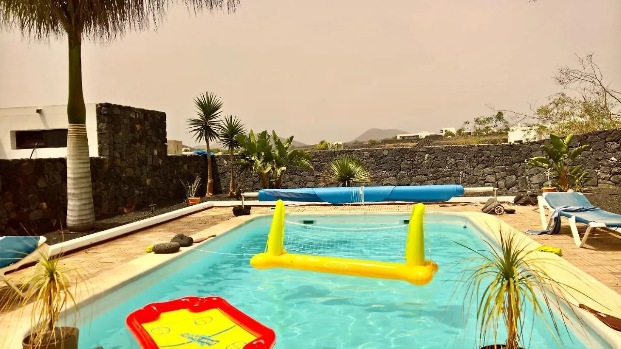 Habitaciones Tia Ela Yaiza  Alloggio in famiglia Yaiza (Lanzarote)